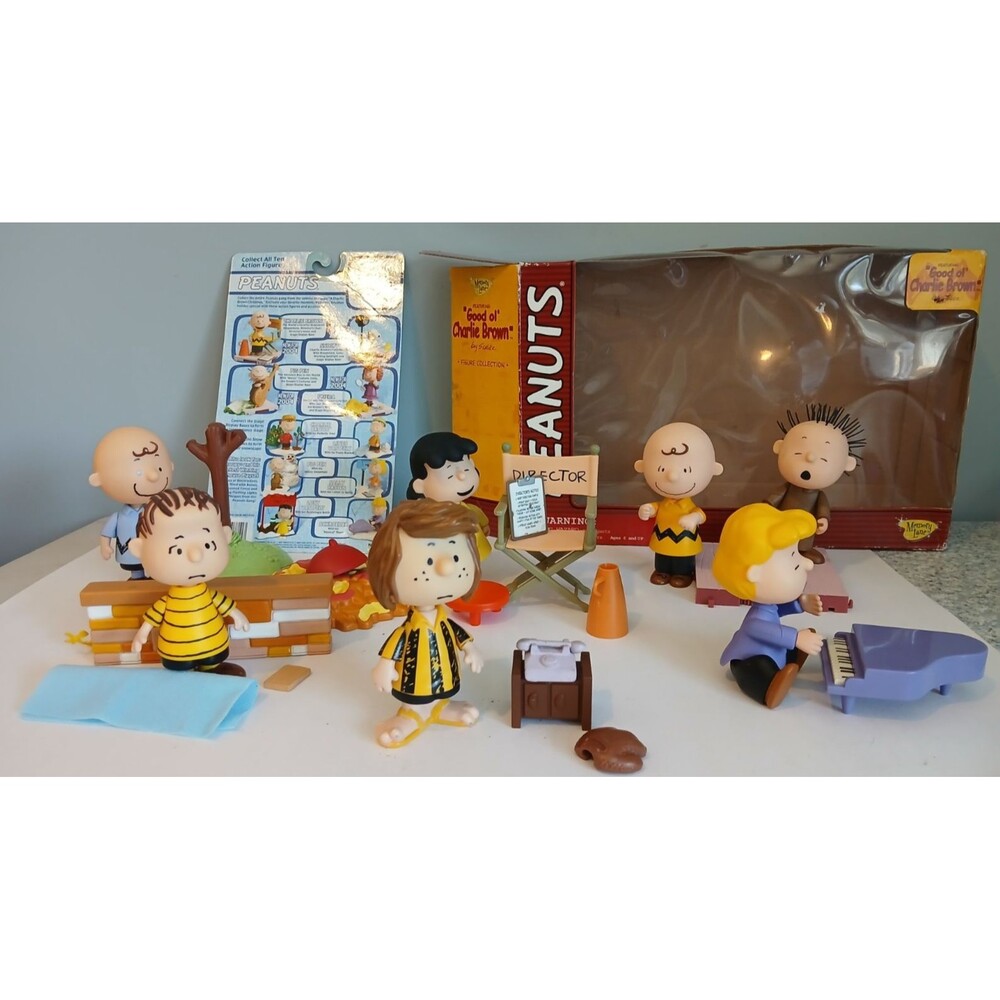 2002 PEANUTS  24 pc  MEMORY LANE LOT OF 7  FIGURES + acess  CHARLIE  LINUS LUCY